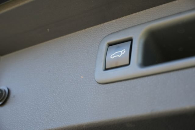 Used 2023 Toyota Highlander XLE FWD image 13