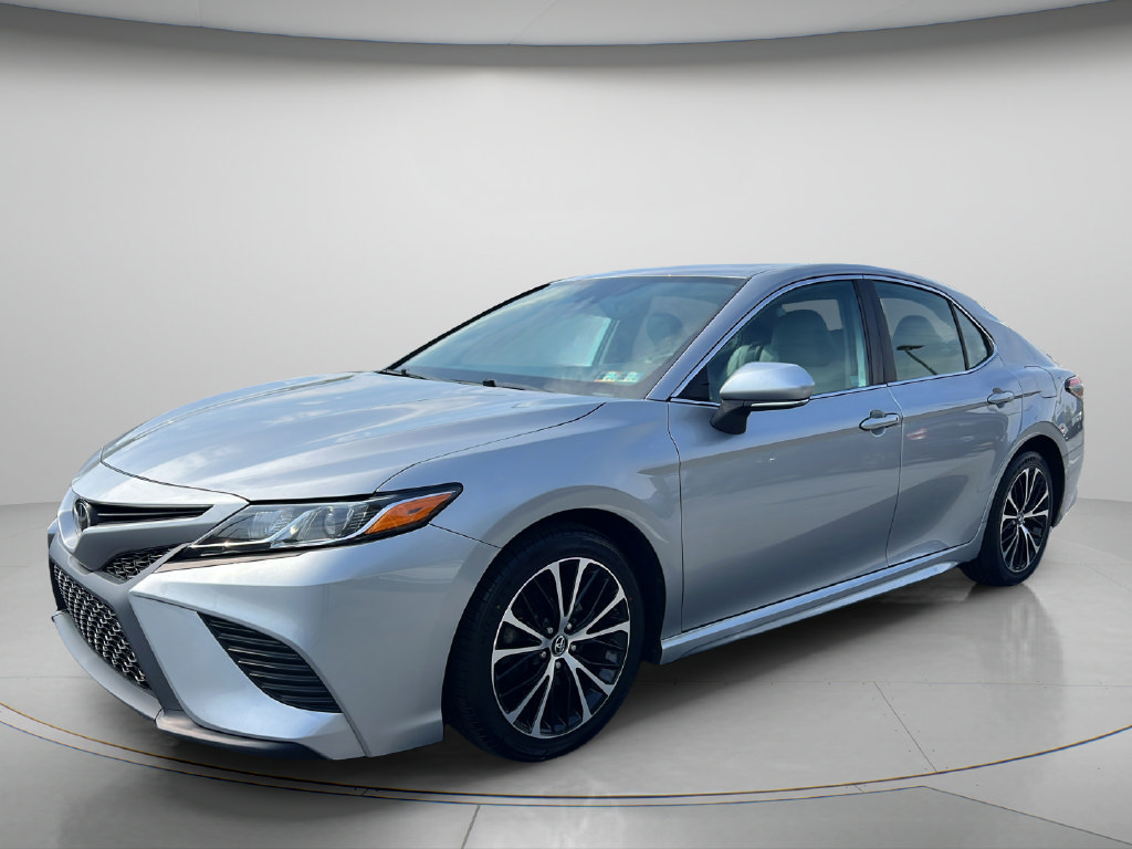 Used 2019 Toyota Camry SE w/ Convenience Package FWD image 3
