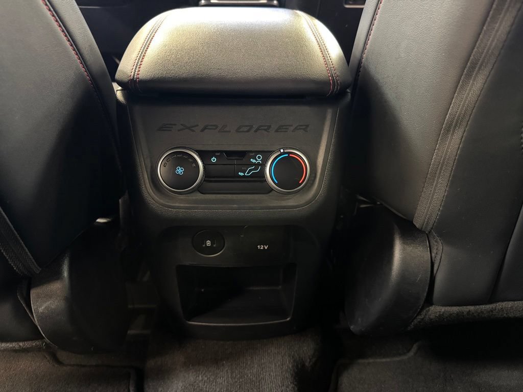 Used 2025 Ford Explorer ST-Line w/ ST-Line Street Pack AWD/4WD image 17