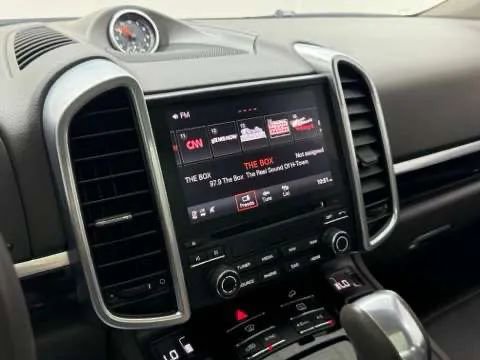 Used 2018 Porsche Cayenne Platinum Edition image 27