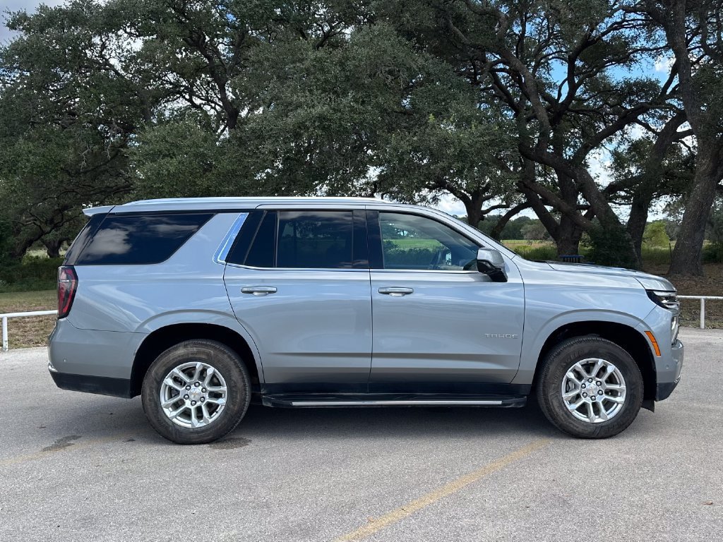 Used 2025 Chevrolet Tahoe LT RWD image 4