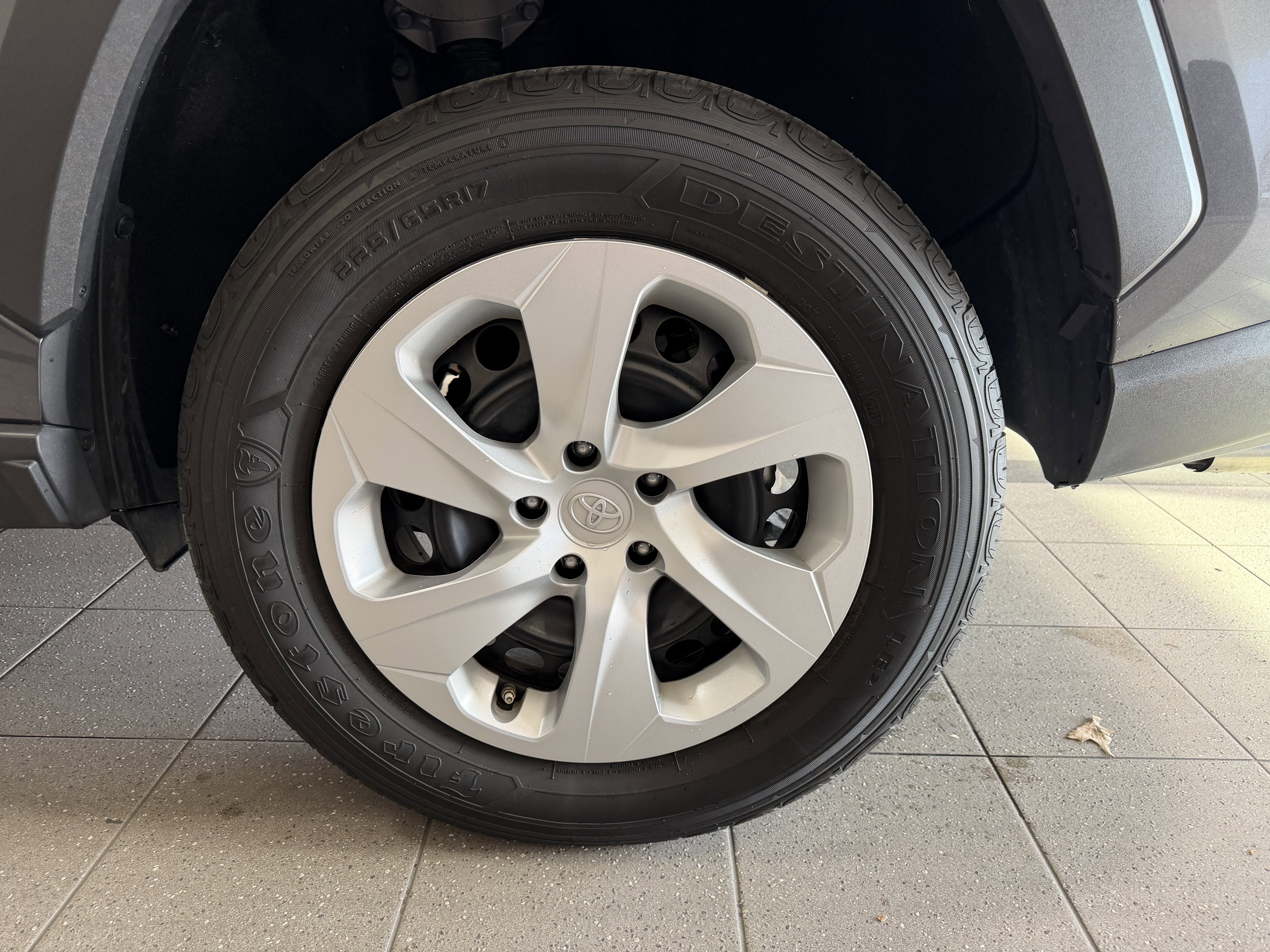 Used 2025 Toyota RAV4 LE AWD/4WD image 6