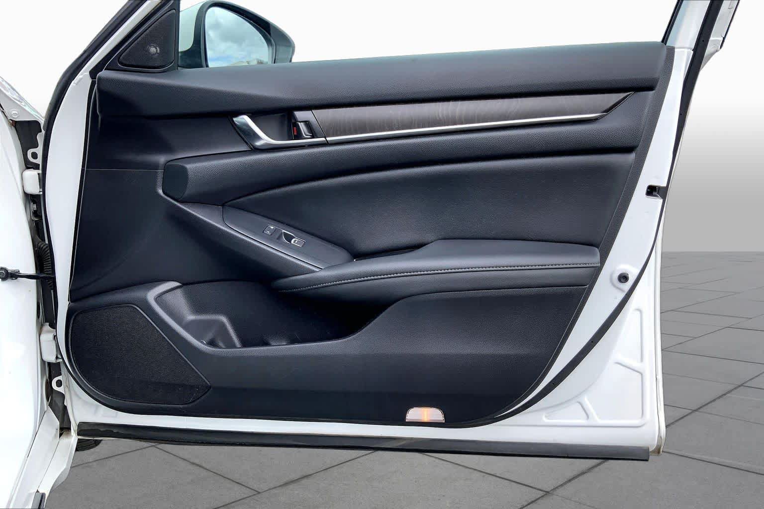 Used 2020 Honda Accord Touring image 26