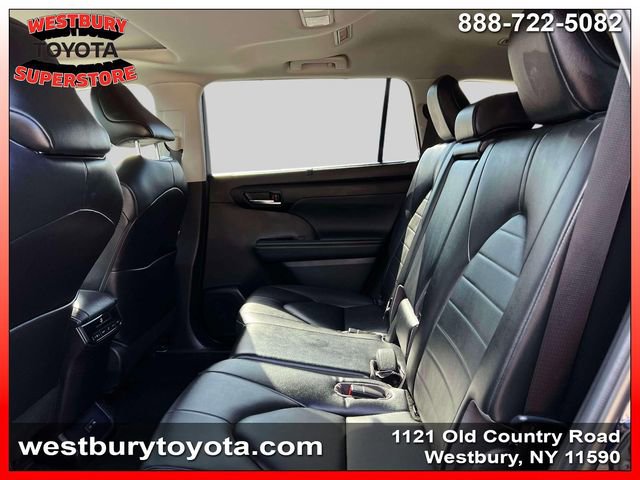 Used 2023 Toyota Highlander XLE AWD/4WD image 14