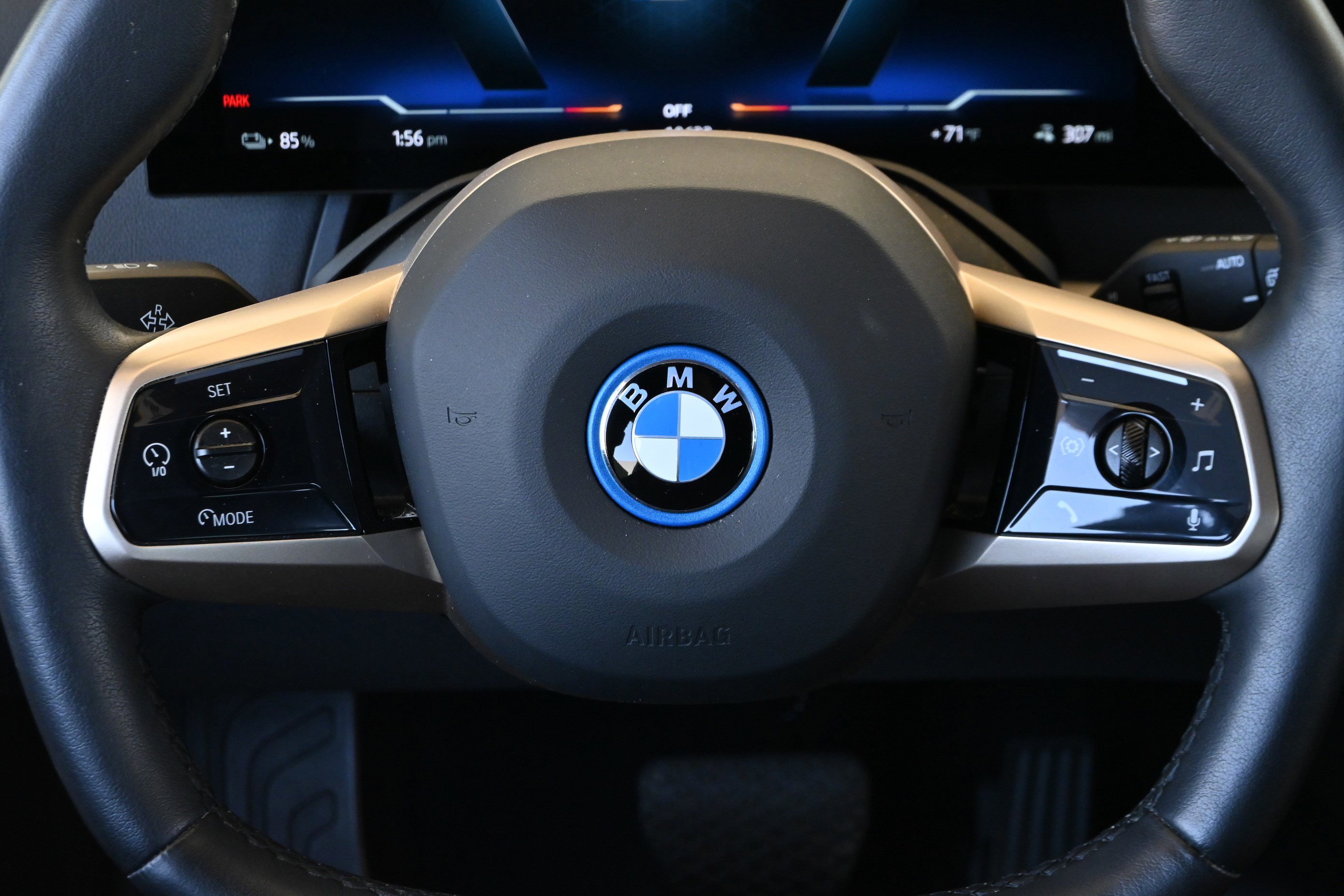 Certified 2025 BMW iX xDrive50 AWD/4WD image 31