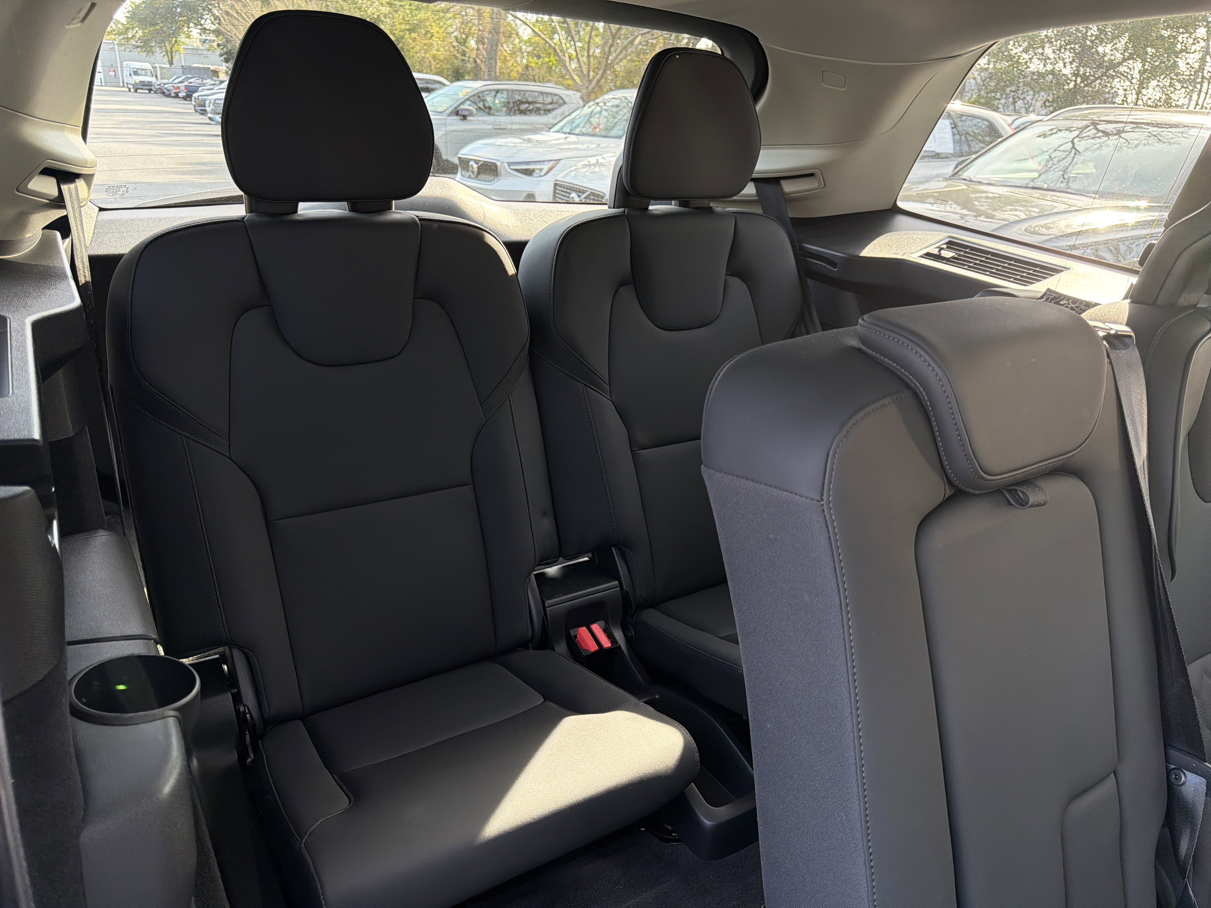 Certified 2025 Volvo XC90 B6 Plus image 33