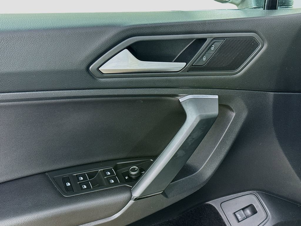 Used 2019 Volkswagen Tiguan SEL AWD/4WD image 22