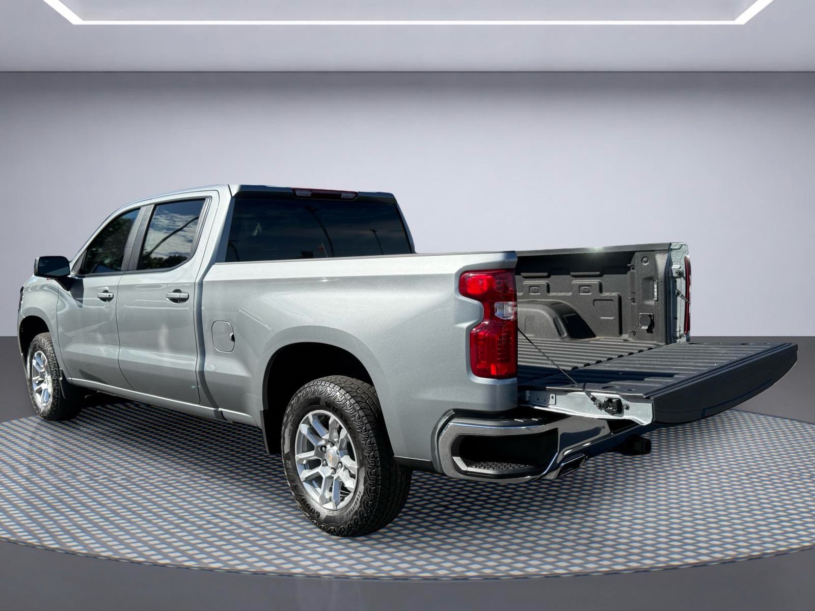 Used 2025 Chevrolet Silverado 1500 LT w/ Z71 Off-Road Package AWD/4WD image 9
