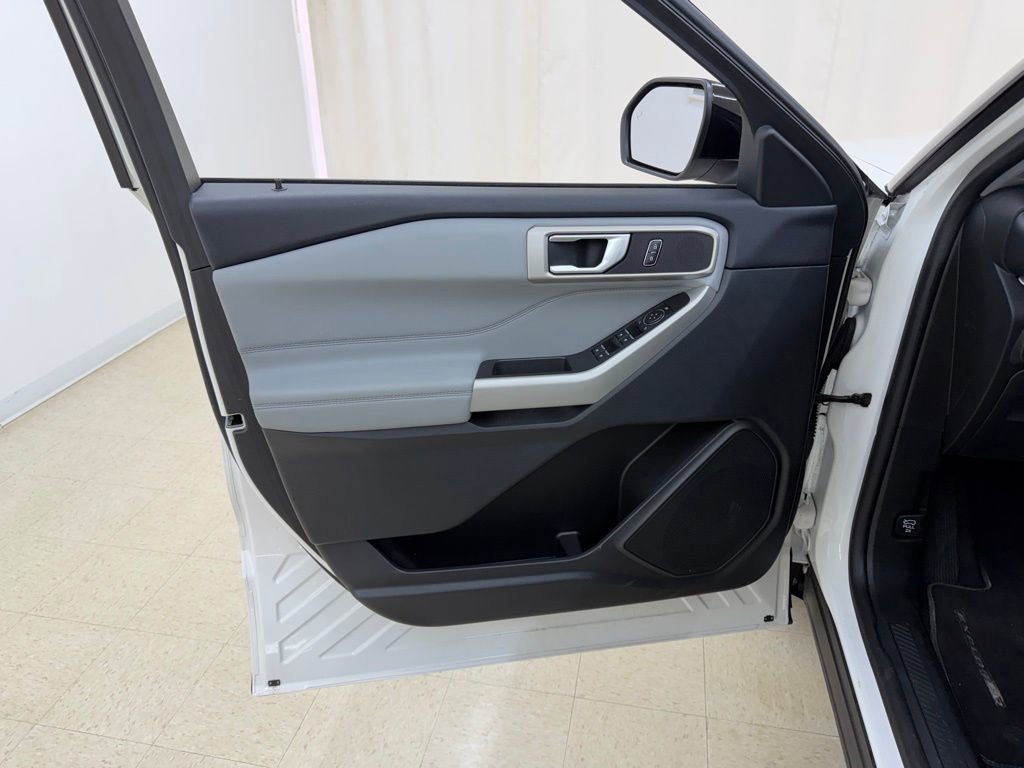 Used 2024 Ford Explorer XLT w/ Equipment Group 202A image 21