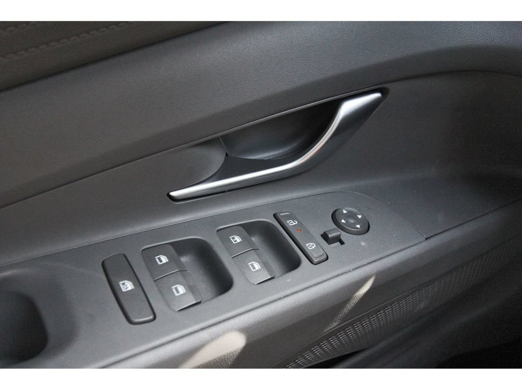 Certified 2026 Hyundai Elantra SE FWD image 23