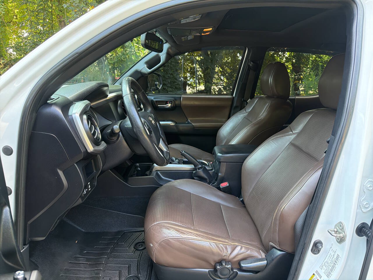 Used 2016 Toyota Tacoma Limited w/ Towing Package AWD/4WD image 15