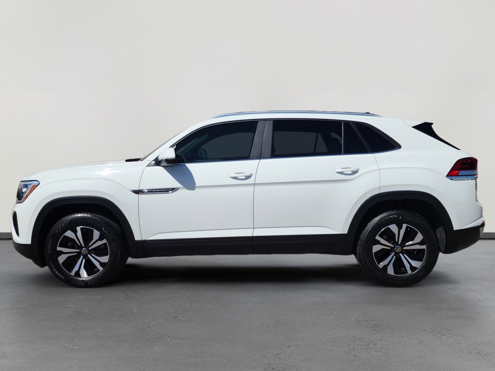 Certified 2024 Volkswagen Atlas Cross Sport SE image 2