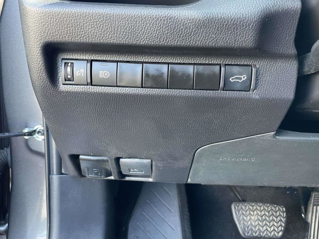 Used 2025 Toyota RAV4 XLE Premium FWD image 29