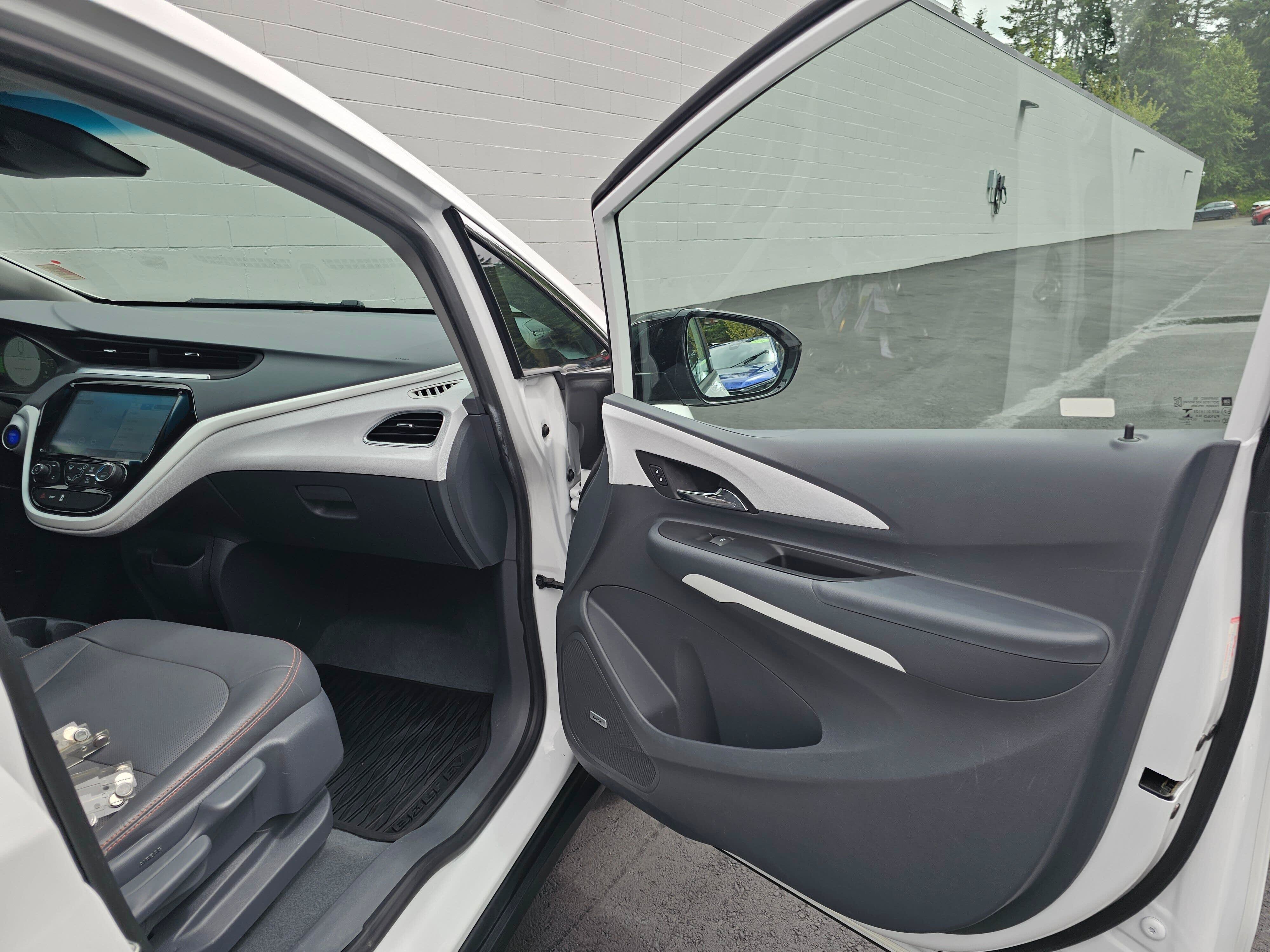 Used 2019 Chevrolet Bolt Premier w/ Infotainment Package FWD image 11