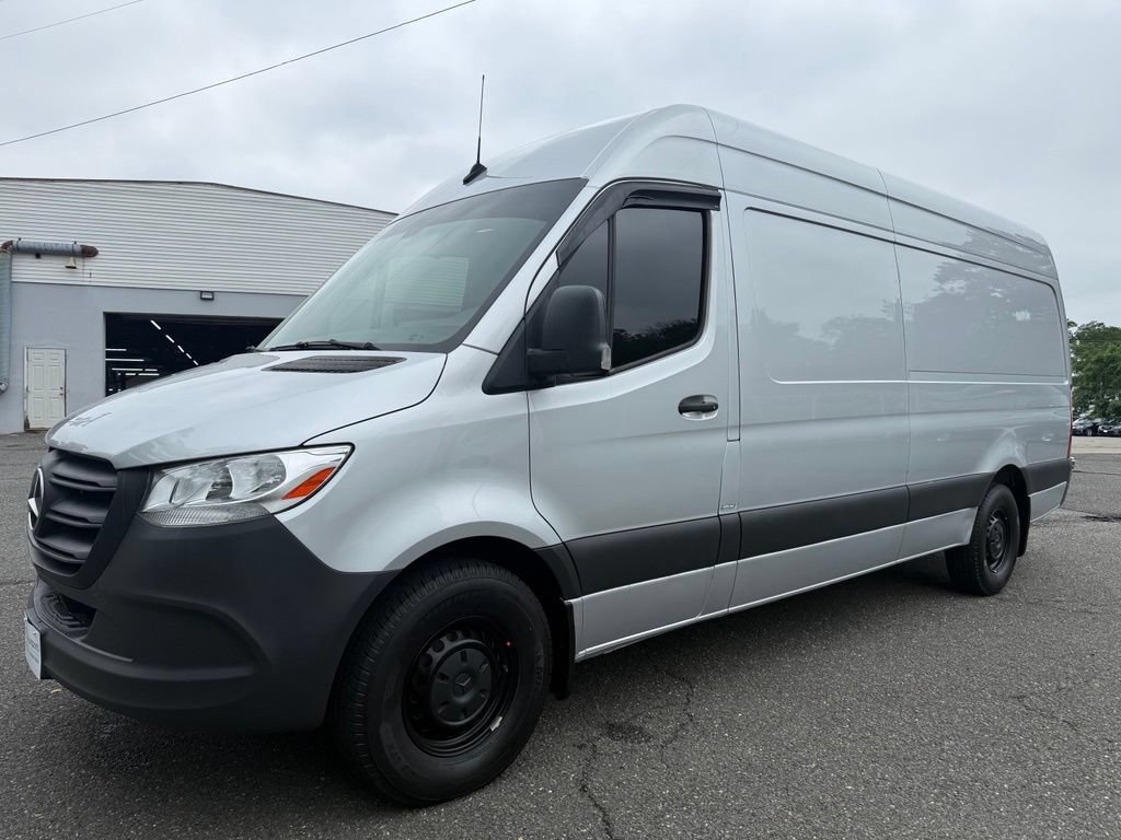 Used 2021 Mercedes-Benz Sprinter 2500 image 2