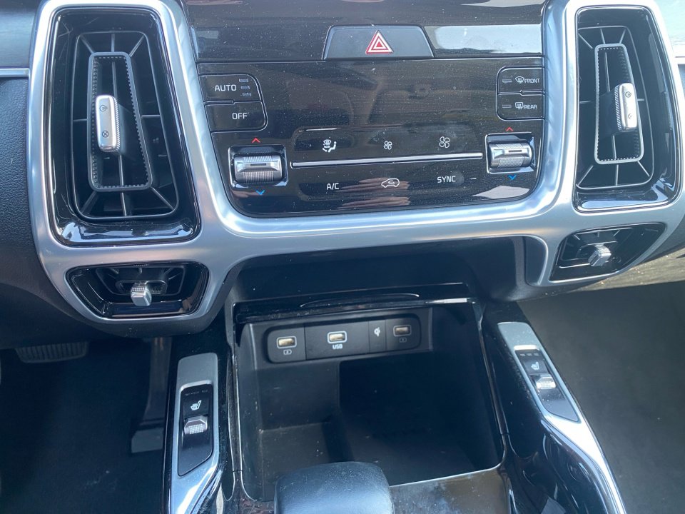 Used 2023 Kia Sorento SX image 22