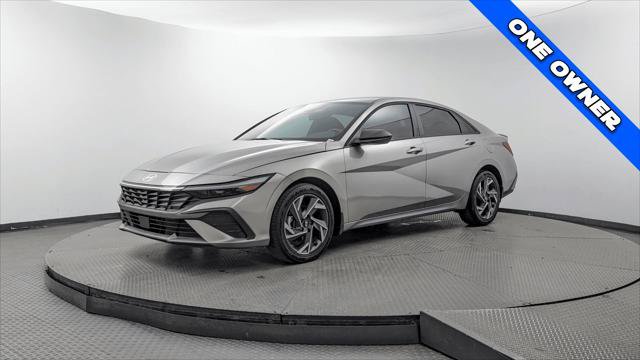 Used 2025 Hyundai Elantra Sport FWD image 2
