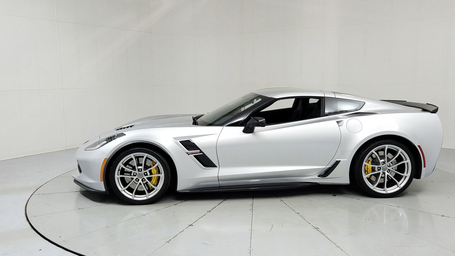 Used 2019 Chevrolet Corvette Grand Sport w/ Battery Protection Package RWD image 2