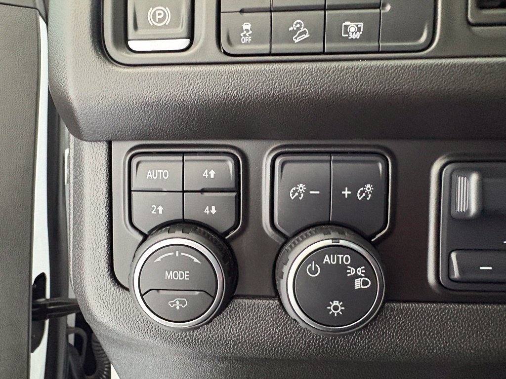 Used 2024 Chevrolet Tahoe Z71 w/ Z71 Off-Road Package AWD/4WD image 9