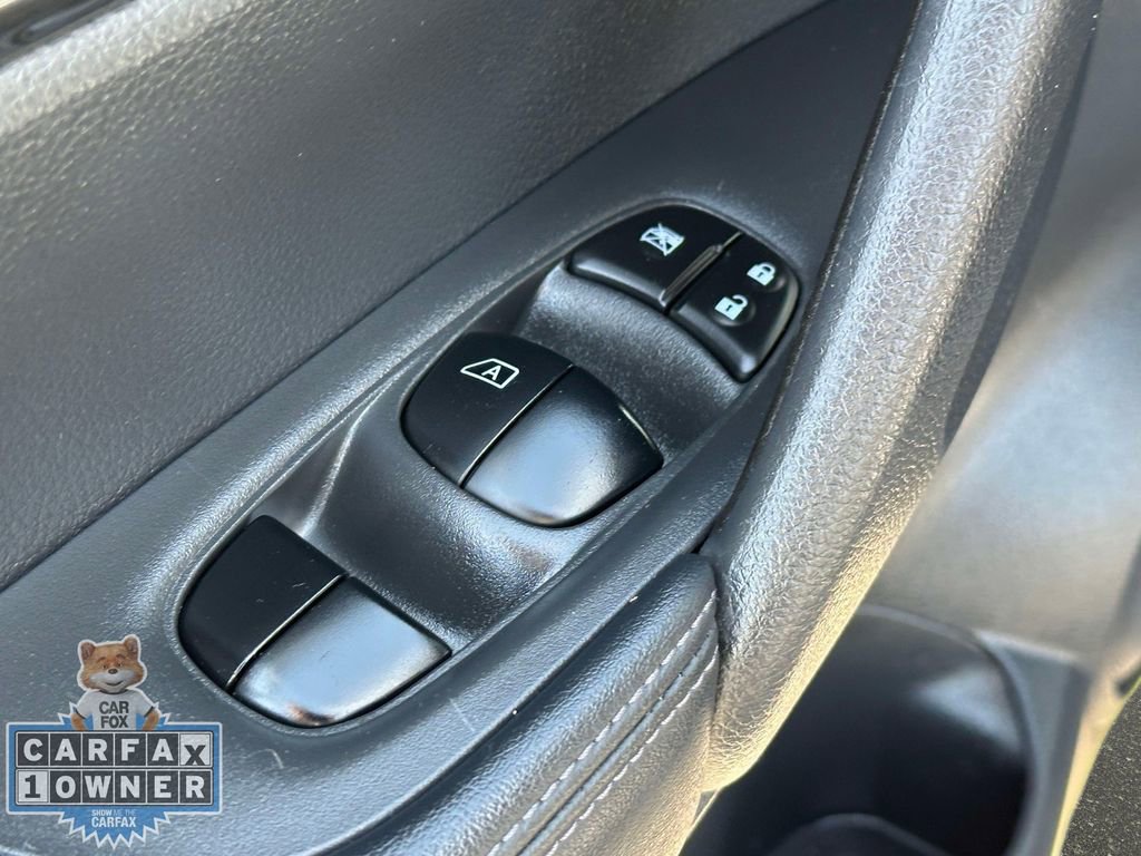 Used 2018 Nissan Rogue S image 17