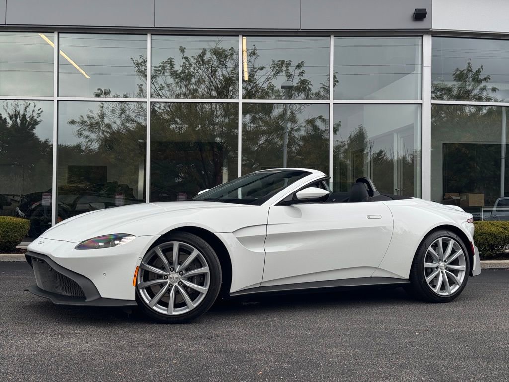 Used 2023 Aston Martin V8 Vantage Roadster image 2