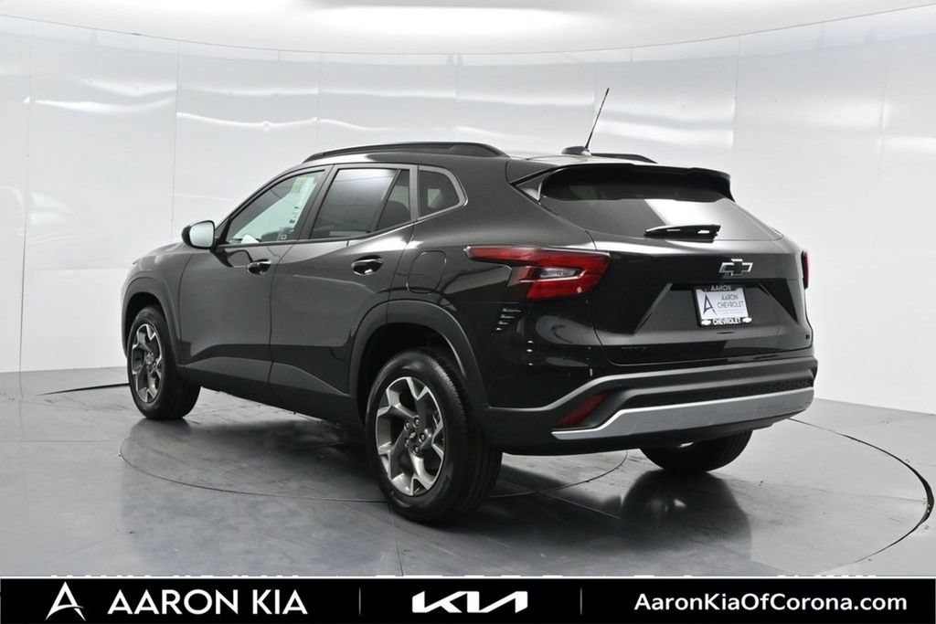 Used 2026 Chevrolet Trax LT w/ Sunroof Package FWD image 5