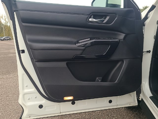 Used 2022 Nissan Pathfinder SV AWD/4WD image 11
