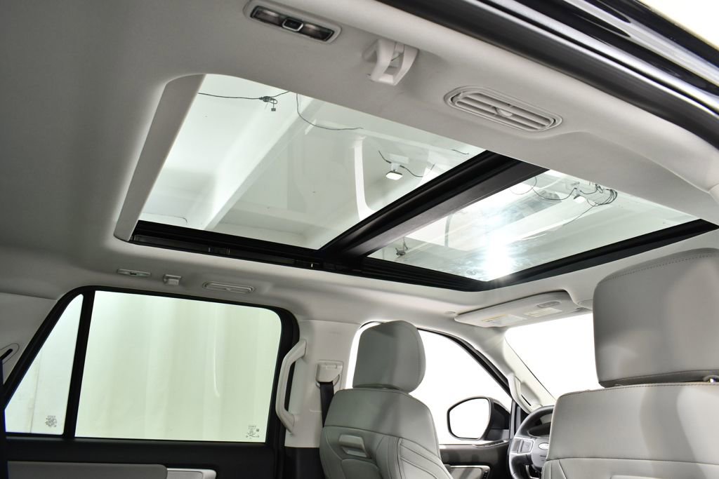 Used 2025 Ford Expedition Active image 18