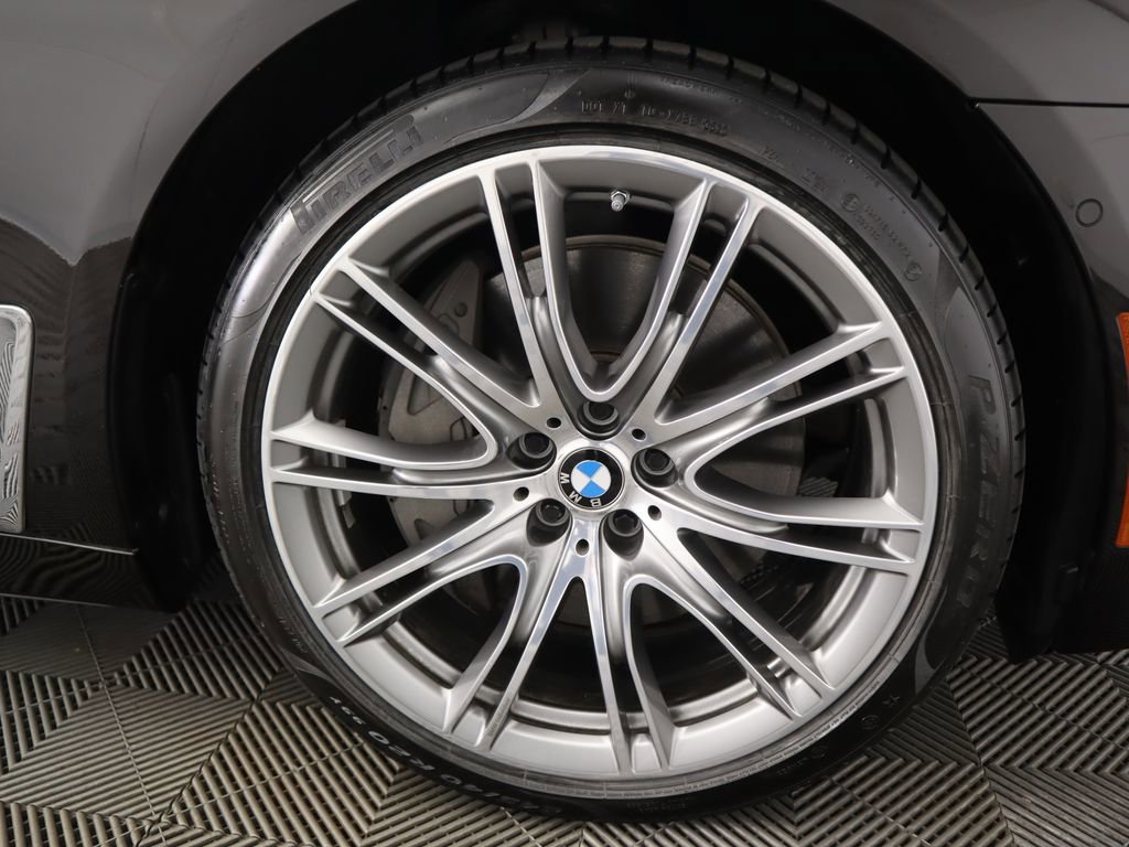 Used 2019 BMW 750i w/ Executive Package image 34