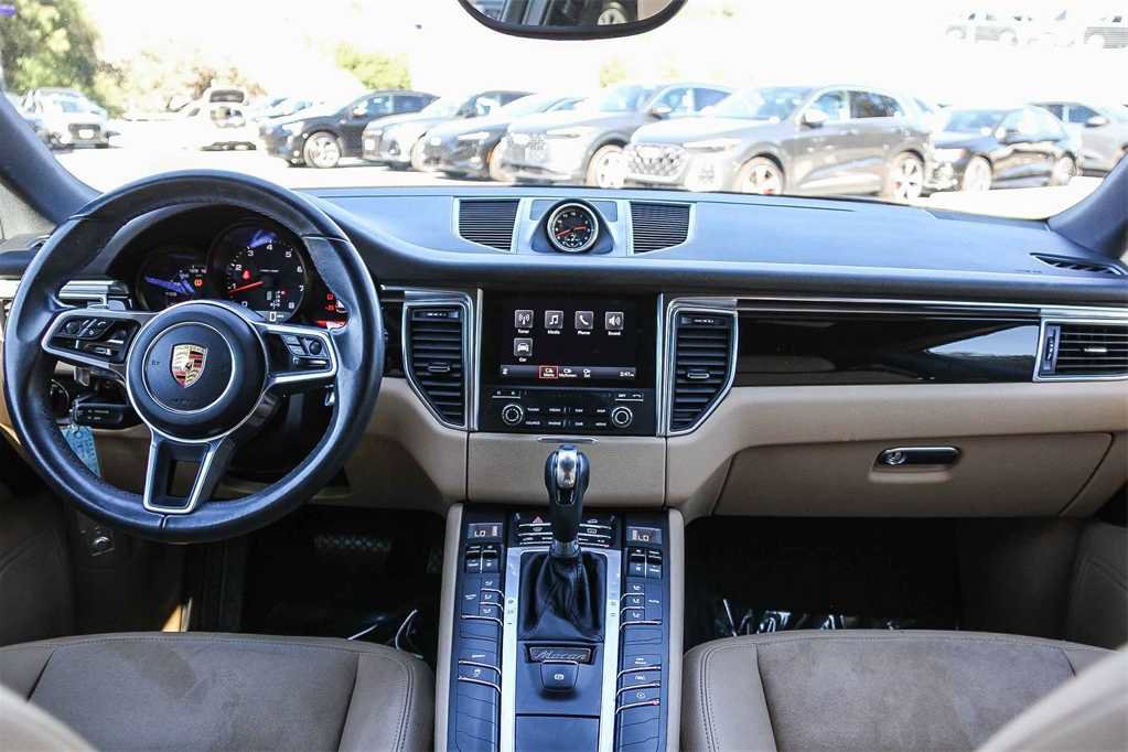 Used 2018 Porsche Macan image 12