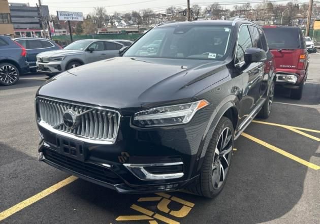 Used 2025 Volvo XC90 B5 Plus AWD/4WD image 2