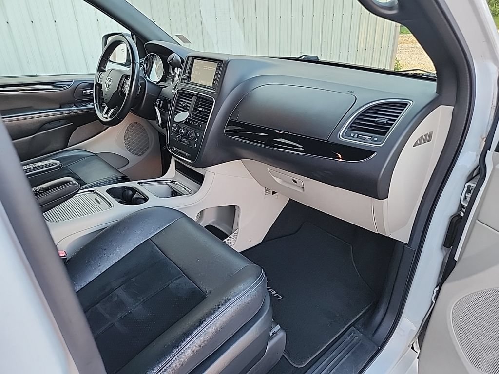 Used 2017 Dodge Grand Caravan SXT FWD image 31