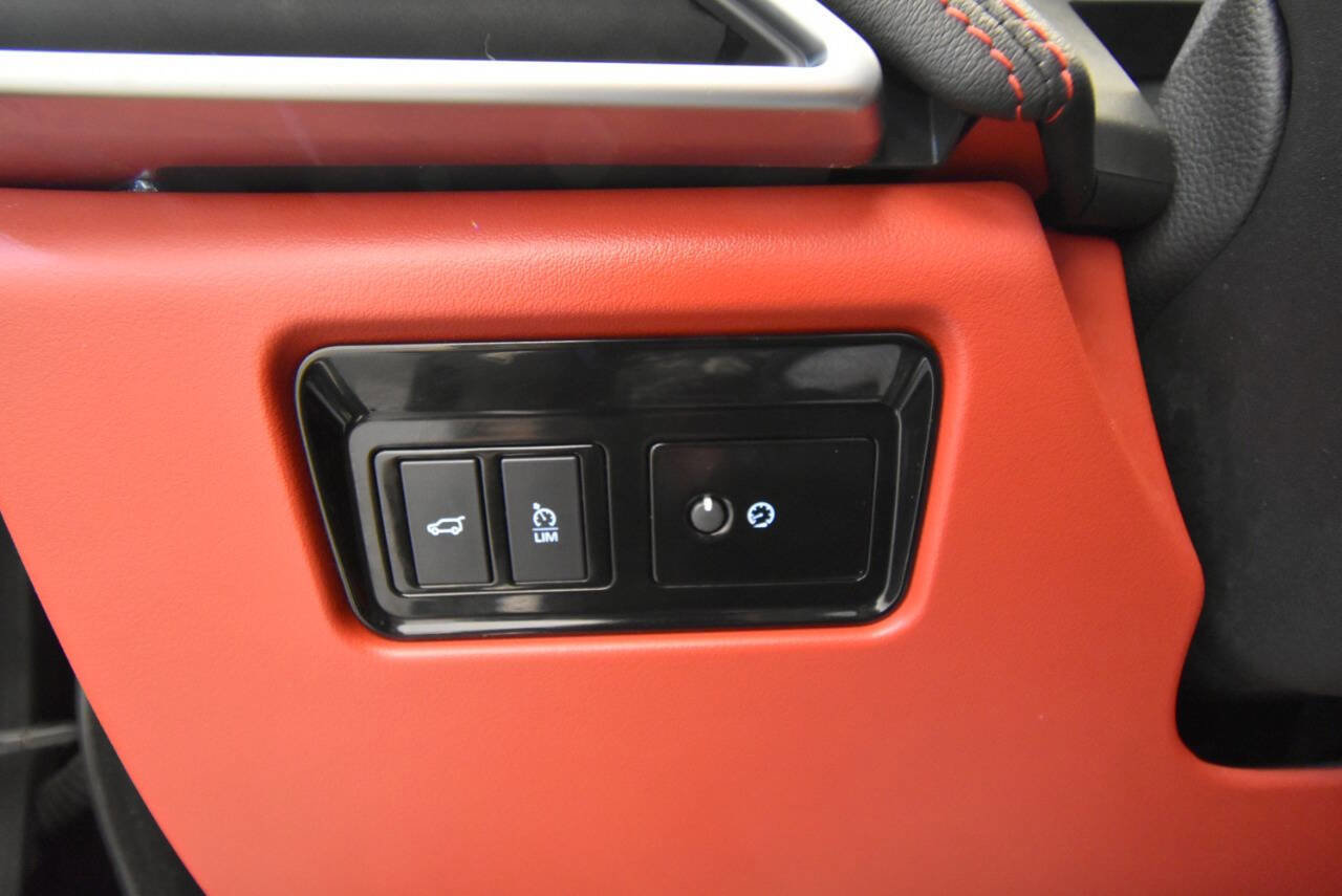 Used 2019 Jaguar F-PACE SVR AWD/4WD image 34