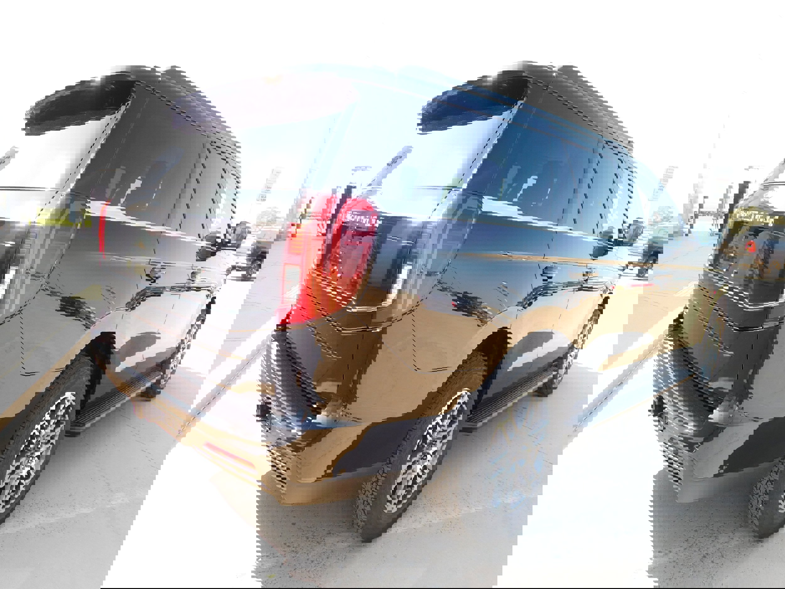 New 2025 Ford Expedition Active image 4