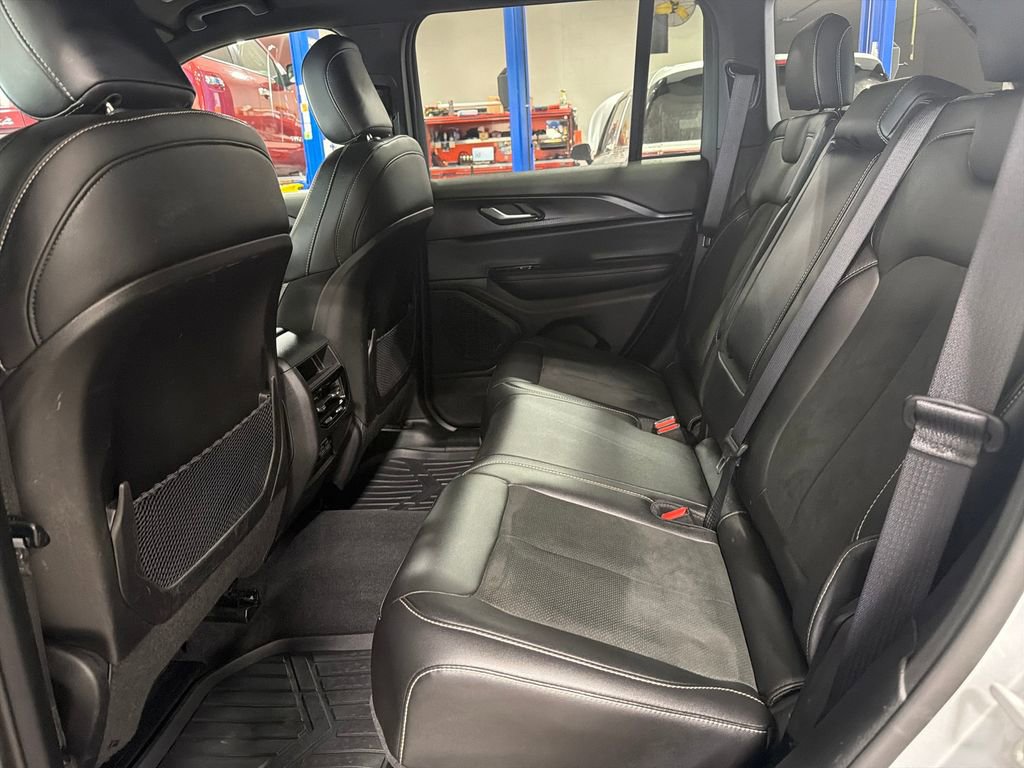 Used 2025 Jeep Grand Cherokee Altitude image 64