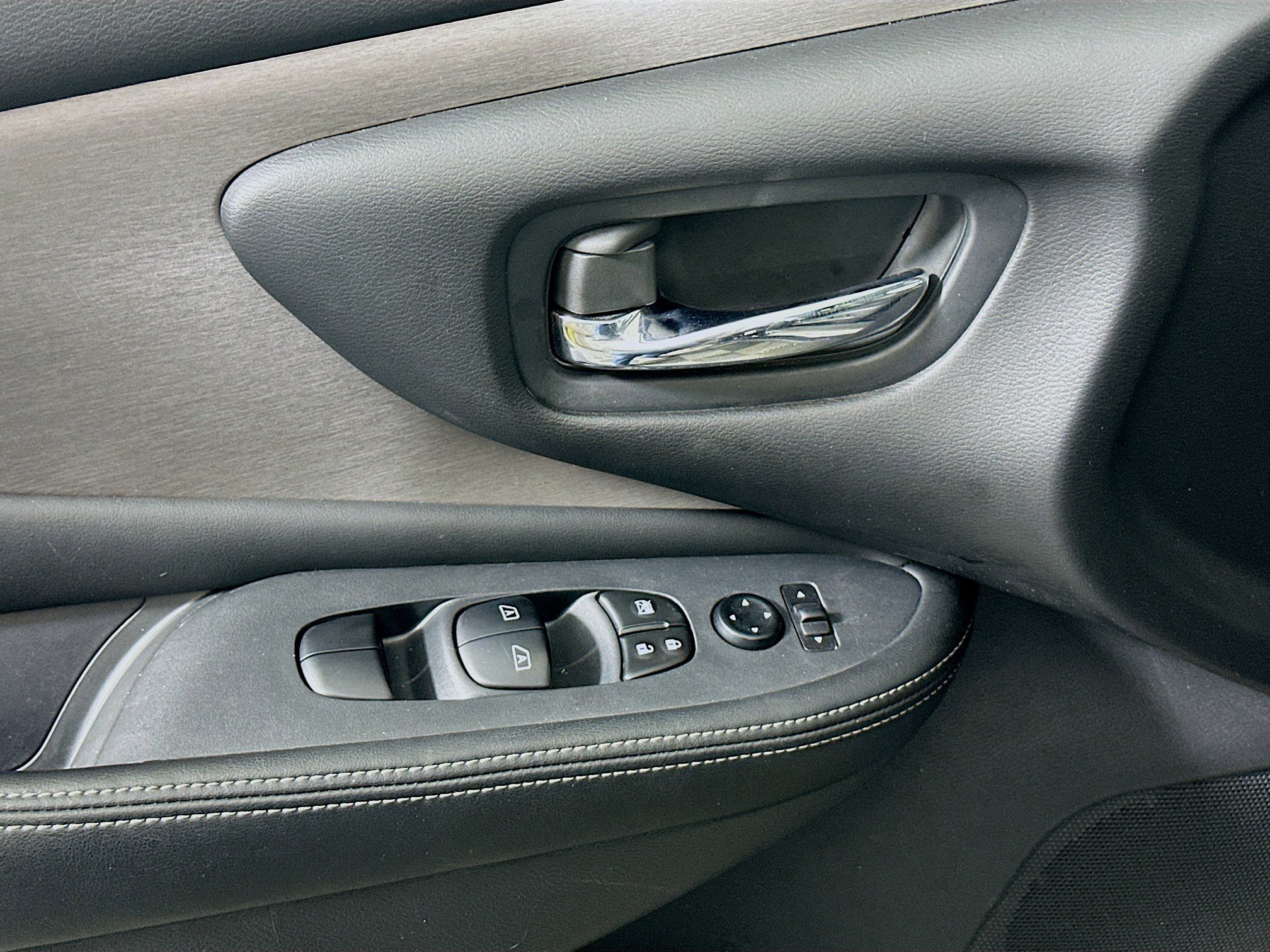 Used 2024 Nissan Murano SV w/ SV Midnight Edition Package image 15