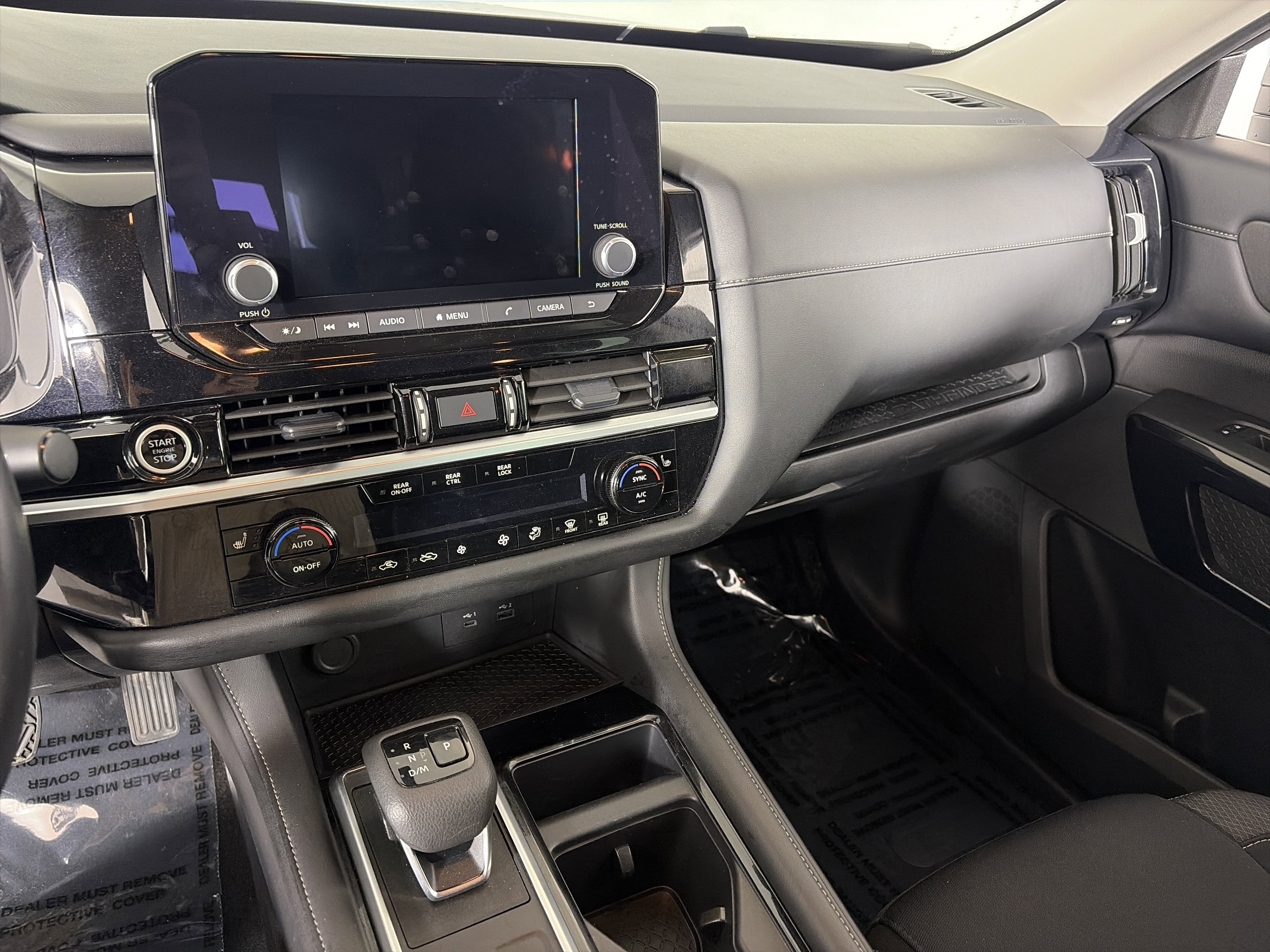 Used 2024 Nissan Pathfinder SV image 4