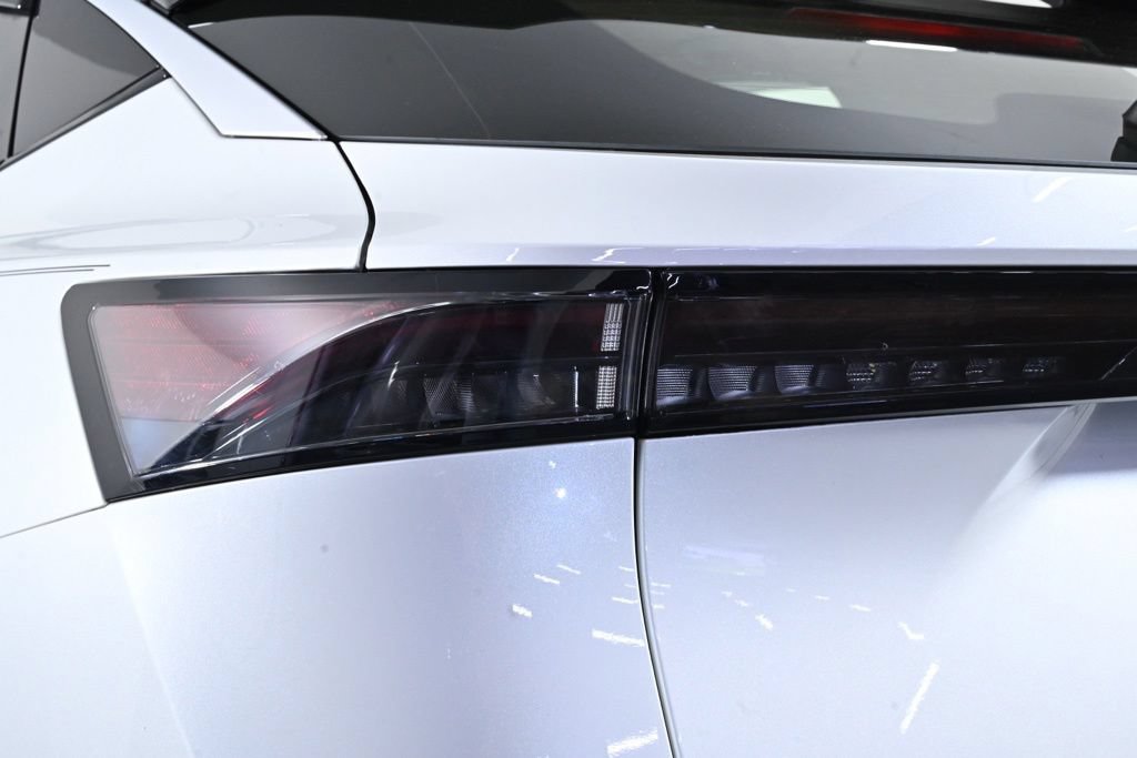 Certified 2023 Nissan Ariya FWD image 9