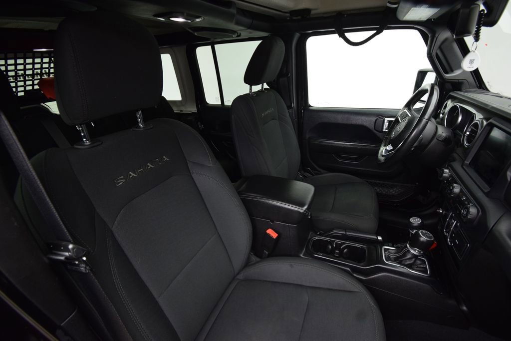Used 2018 Jeep Wrangler Unlimited Sahara w/ Uconnect 4C Nav & Sound Group image 17