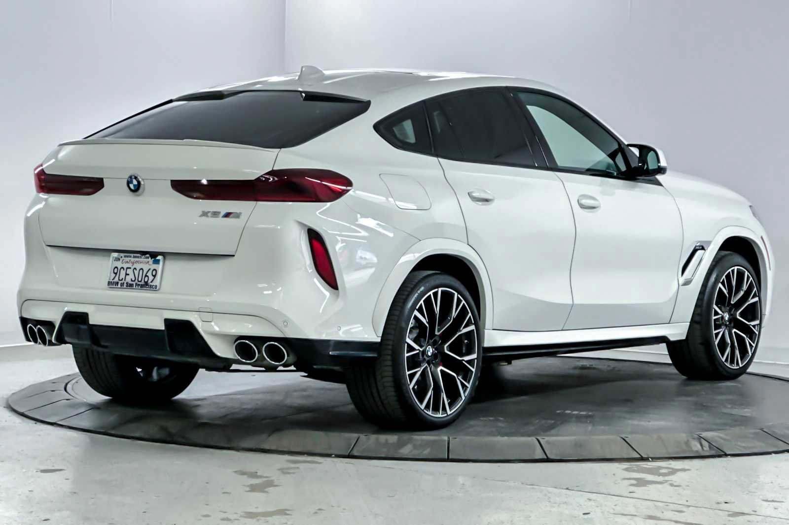 Used 2022 BMW X6 M w/ Executive Package image 2