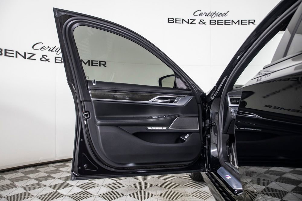 Used 2017 BMW 750i image 20