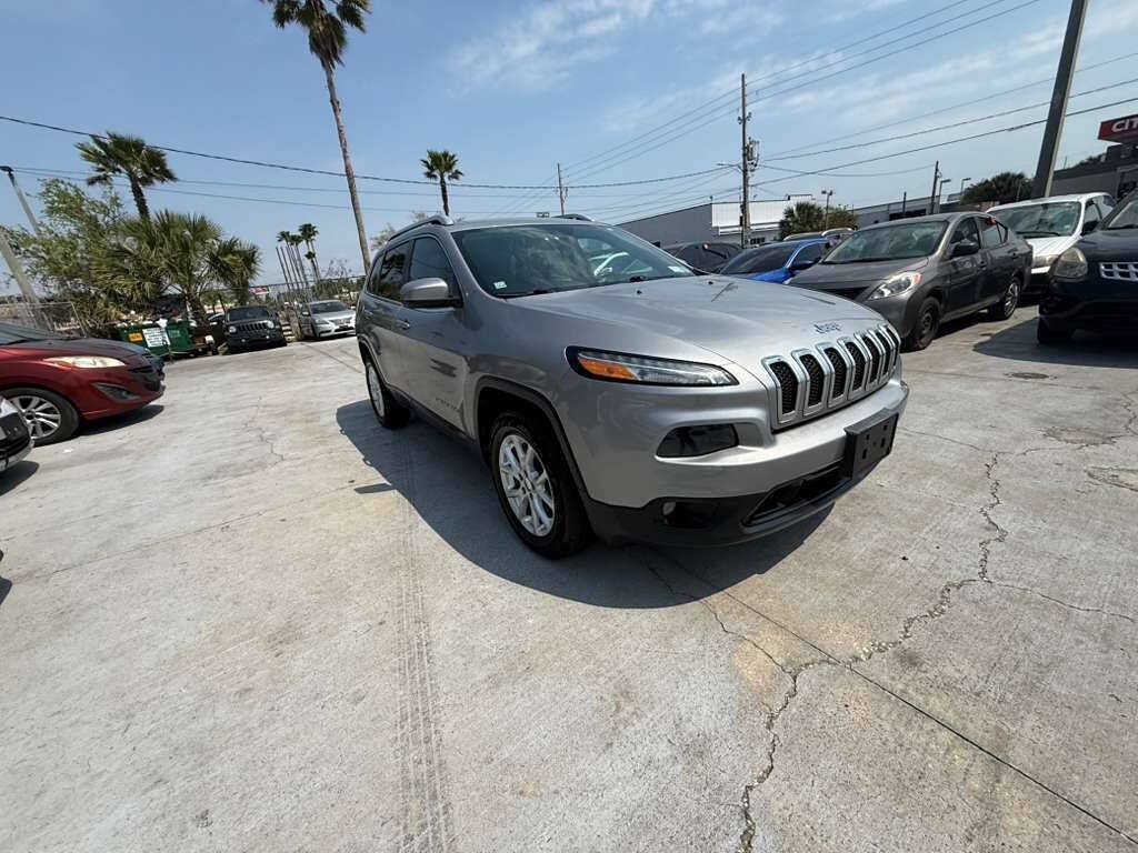 Used 2014 Jeep Cherokee Latitude w/ Cold Weather Group AWD/4WD image 2