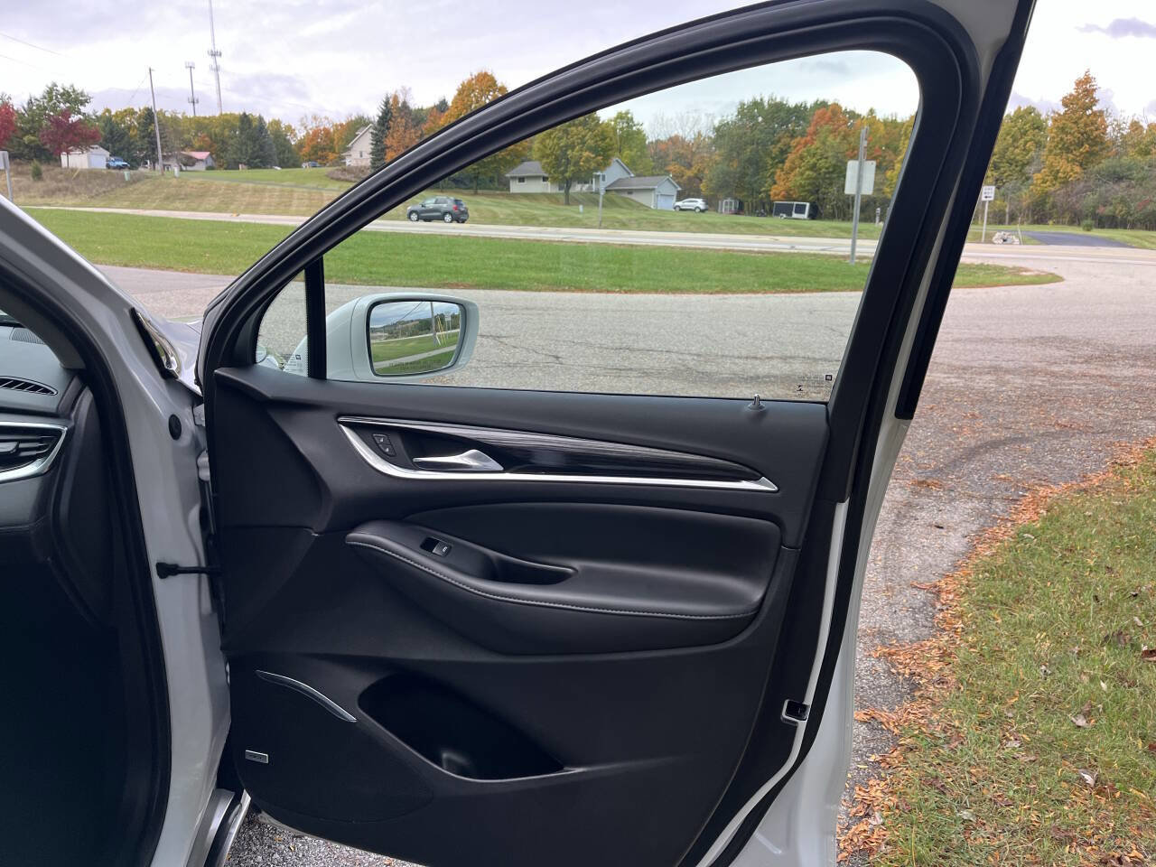 Used 2019 Buick Enclave Avenir w/ Avenir Technology Package image 32