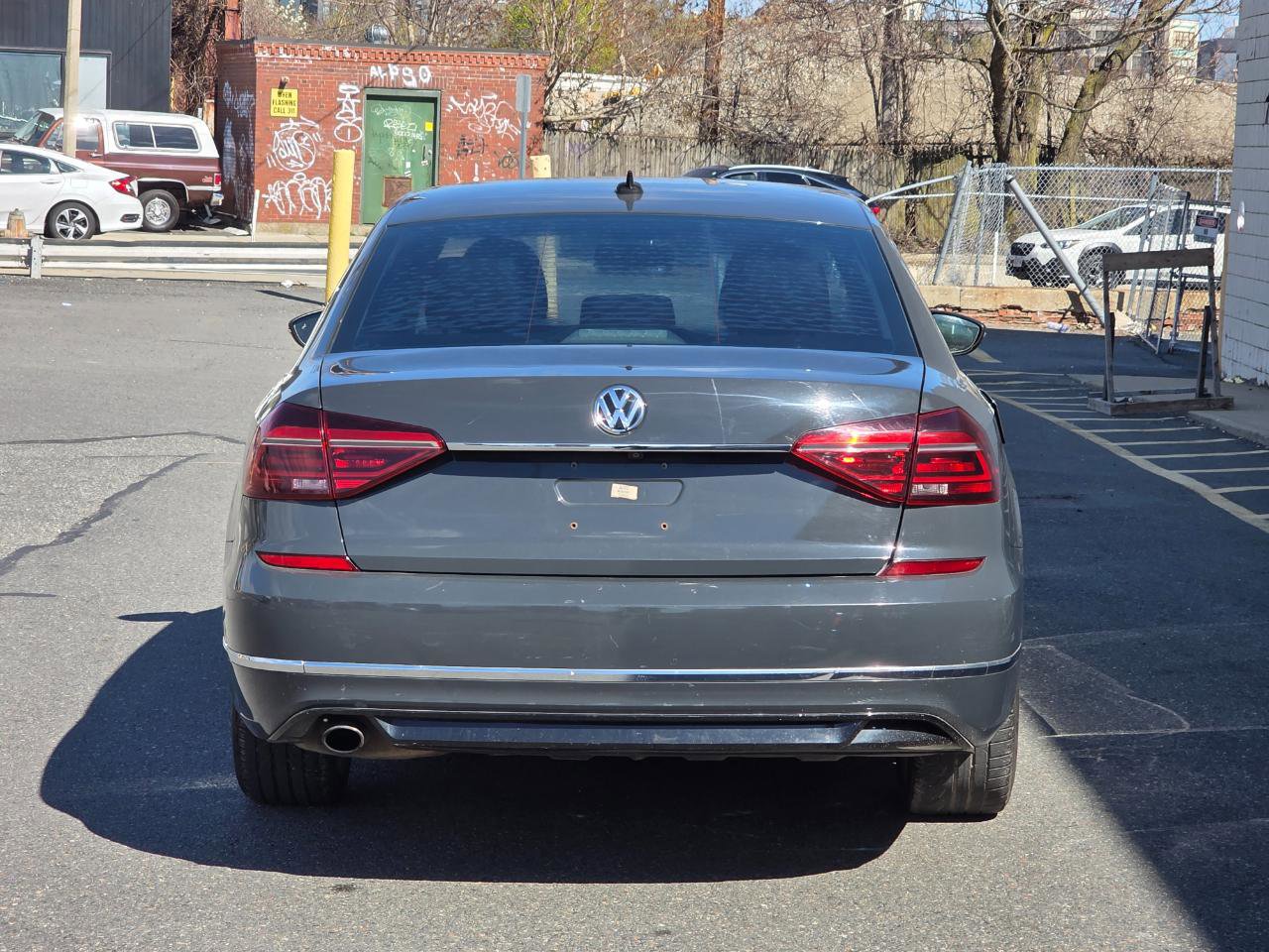 Used 2017 Volkswagen Passat 1.8T R-Line w/ R-Line Lighting Package FWD image 6
