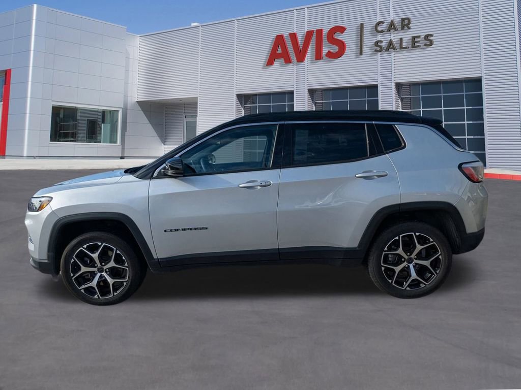 Used 2025 Jeep Compass Limited image 10