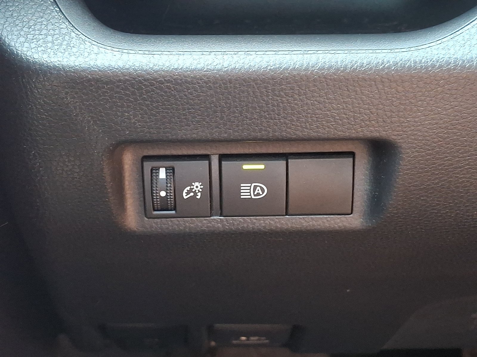Used 2022 Toyota RAV4 XLE AWD/4WD image 24