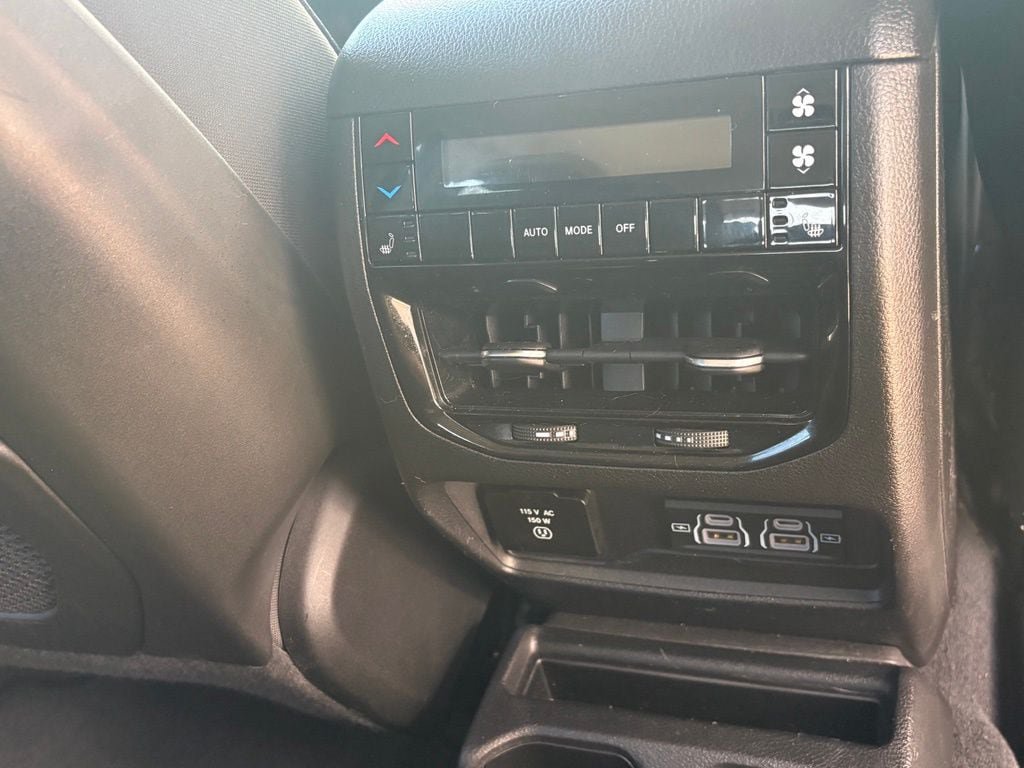 Used 2022 Jeep Grand Cherokee L Limited w/ Luxury Tech Group II AWD/4WD image 13