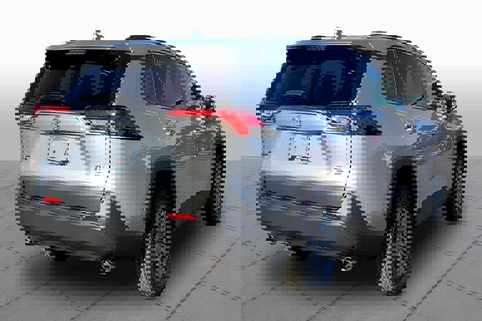 Used 2022 Toyota RAV4 XLE w/ Convenience Package AWD/4WD image 13