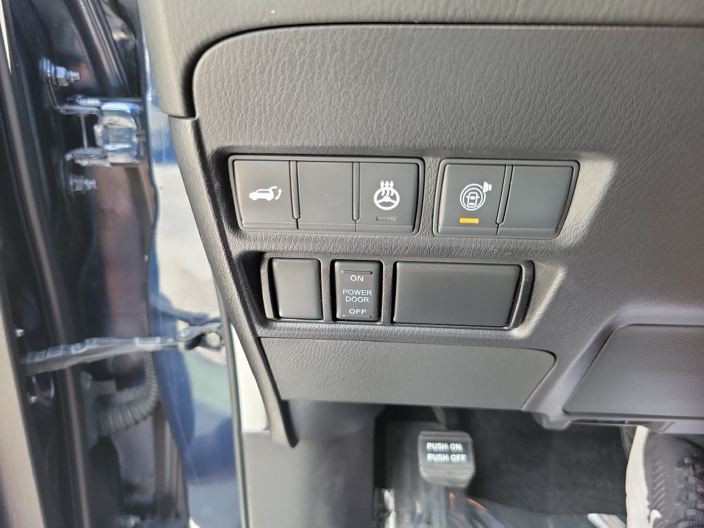 Used 2021 Nissan Armada Platinum w/ Captain's Chairs Package RWD image 39