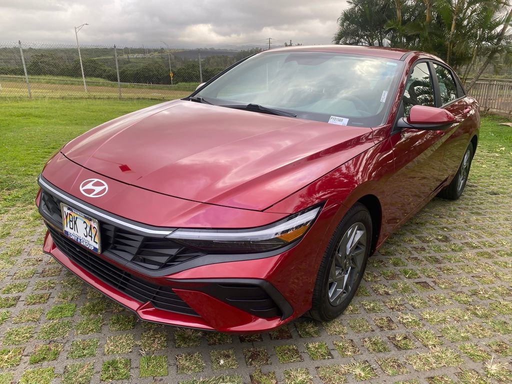 Used 2024 Hyundai Elantra SEL image 3